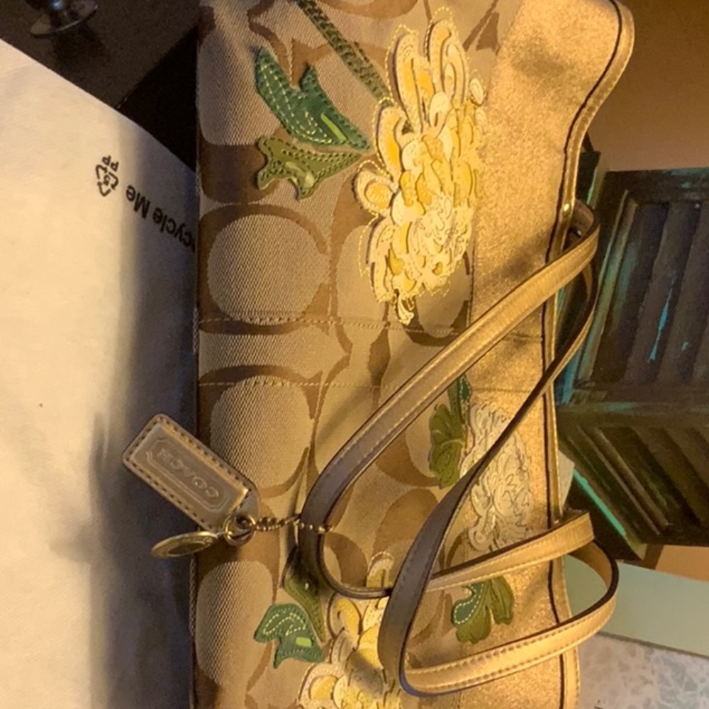 SOLD!
Authentic coach bag excellent condition